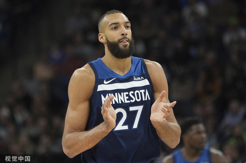 还有106秒就放弃比赛！只因不想虐了！NBA最暖心镜头来自冠军大帅.