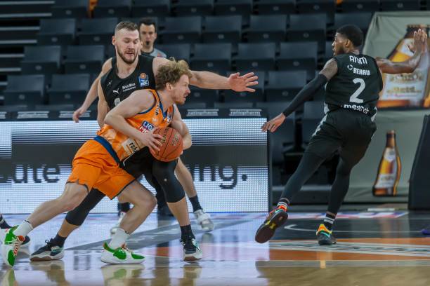 1平局的坚 1平局的坚