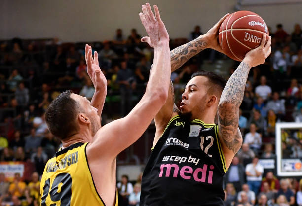 正在展示其 正在展示其