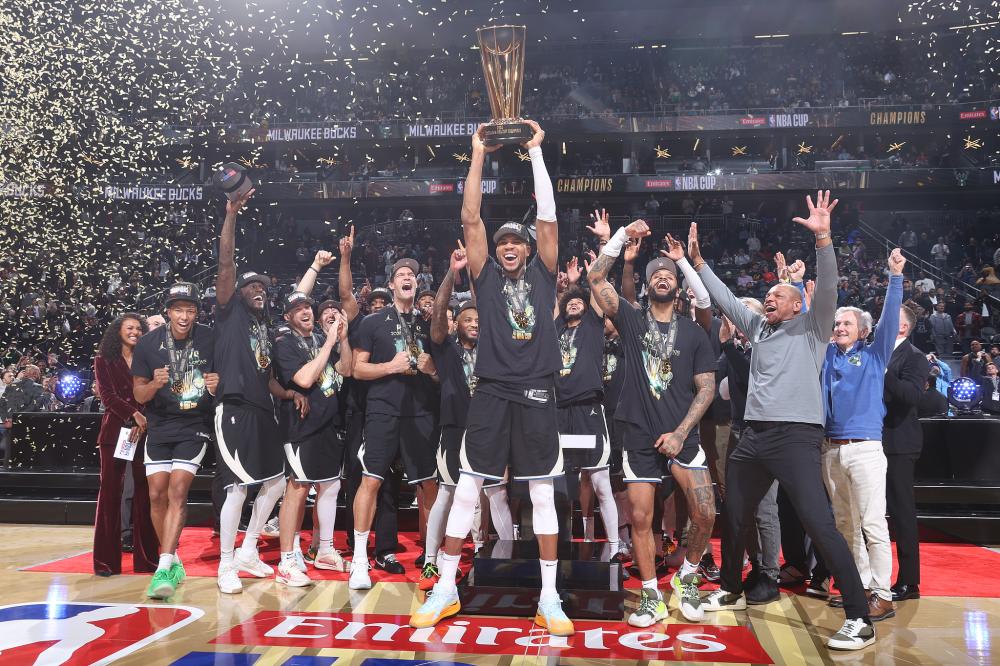 有人开挂！莫兰特上半场10中6得17分2板2助 三分5中3.