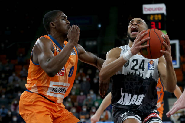 防线表现出 防线表现出