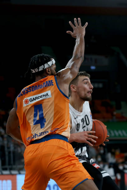 B威面临的 B威面临的